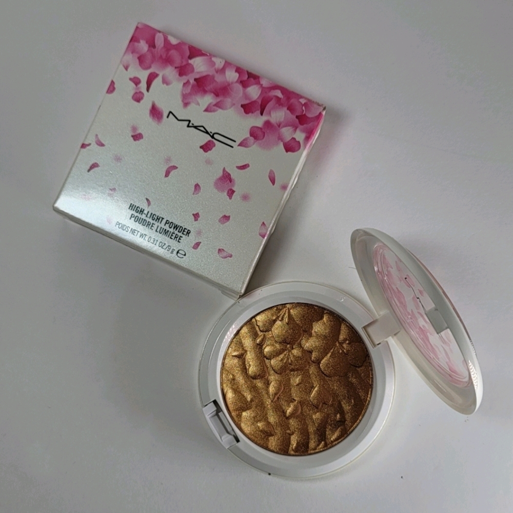 *Limited Edition!* MAC Spring Bling Highlight Powder - Picture 4 of 11